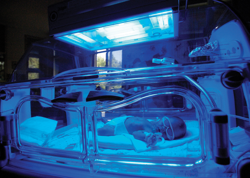 While many consider blue light harmful, it can have some positive effects, particularly HEV wavelengths above 470nm. For example, the baby in this image is receiving blue light therapy to treat jaundice.